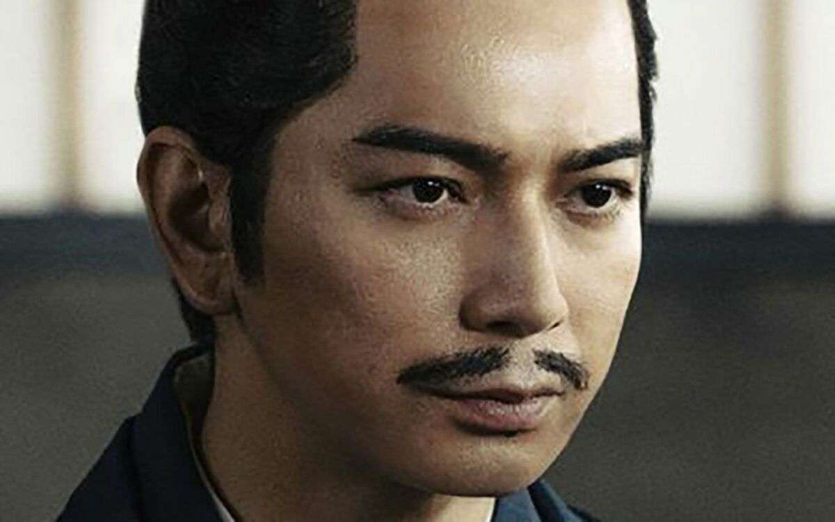 大河『どうする家康』 松本潤が台本を“改悪”していた「あだ名は“セリフ泥棒”」「家康は格好良く、他の役者は目立たぬように…」《証拠写真入手》 | 文春オンライン