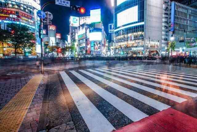 「救急車が来ているのに」渋谷スクランブル交差点で目撃した光景にあ然　外国人観光客が撮影を続け「本当に迷惑」