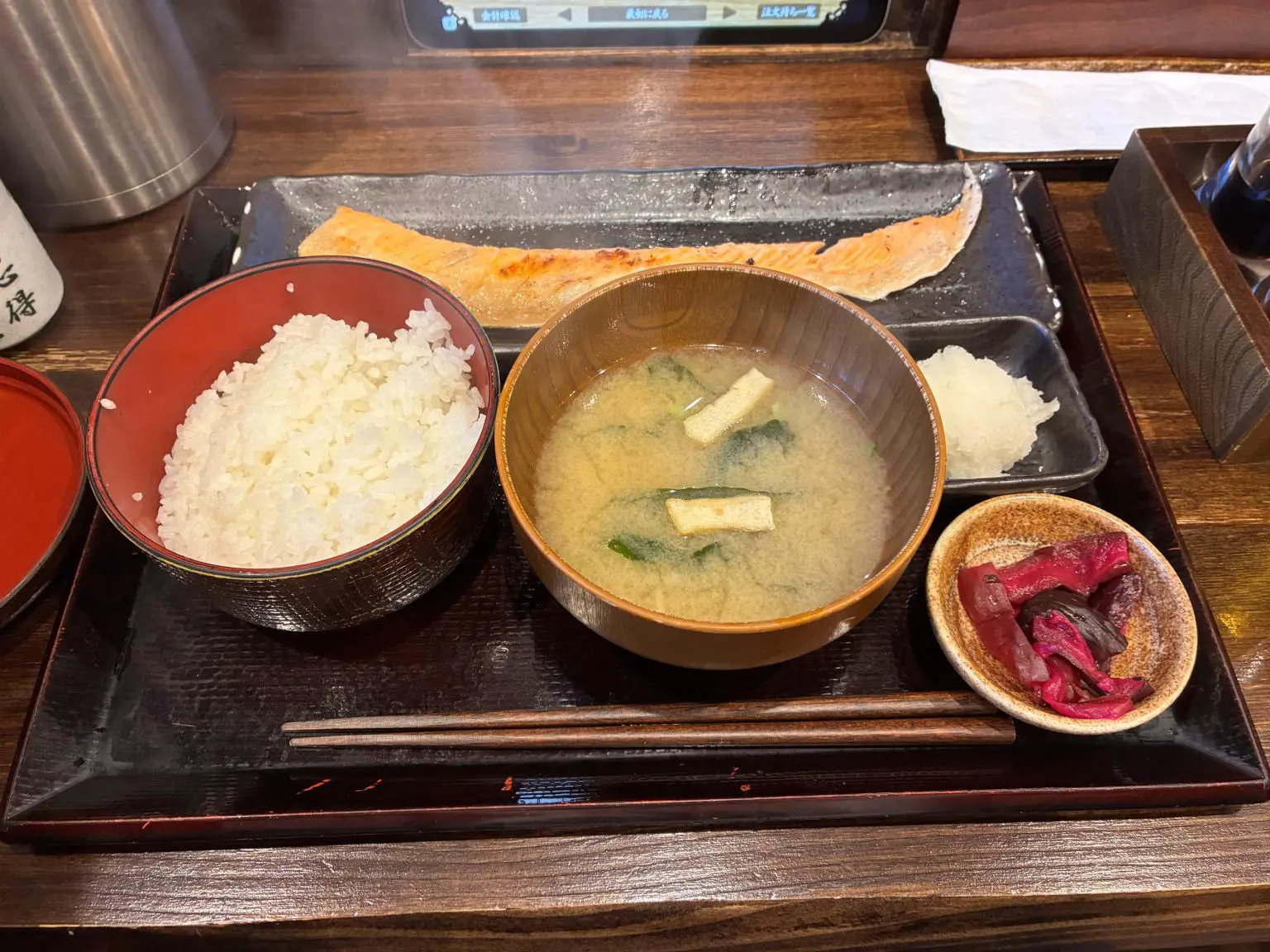 ビール176円、高級ネギトロ99円は安すぎ! すかいらーくの“定食屋”でちょい飲みしたら…“大人のテーマパーク”すぎて最高だった