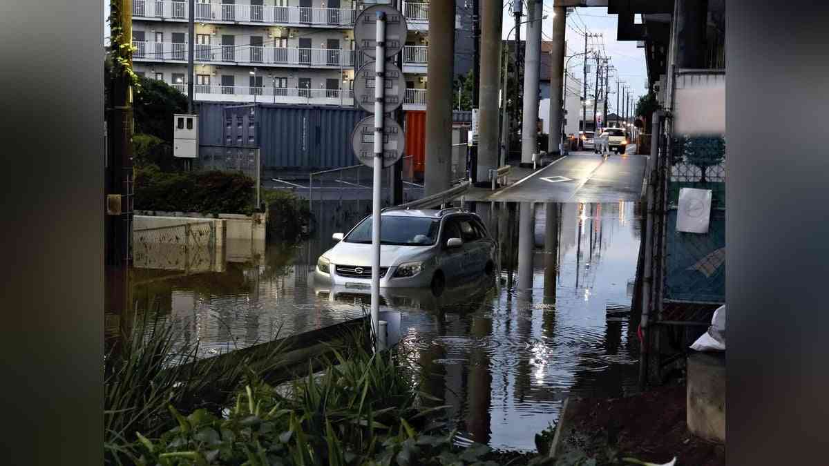 埼玉県内で１００ミリ超える猛烈な雨、「車両が水没」と１１０番２２件…駅前で１台動けず : 読売新聞