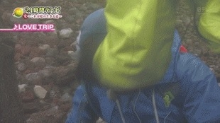 痛いニュース(ﾉ∀`) : 両足マヒで悪天候の中　24時間テレビの企画で富士山登山させられてる少年　ぶん殴られる - ライブドアブログ