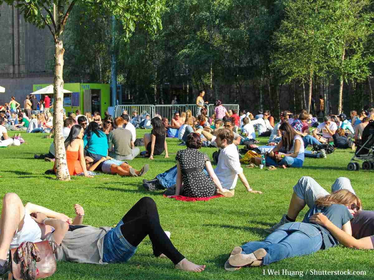 公園でボン・ジョヴィの曲を大声で歌う男性　それに気付いた周りの人たちは | ニコニコニュース