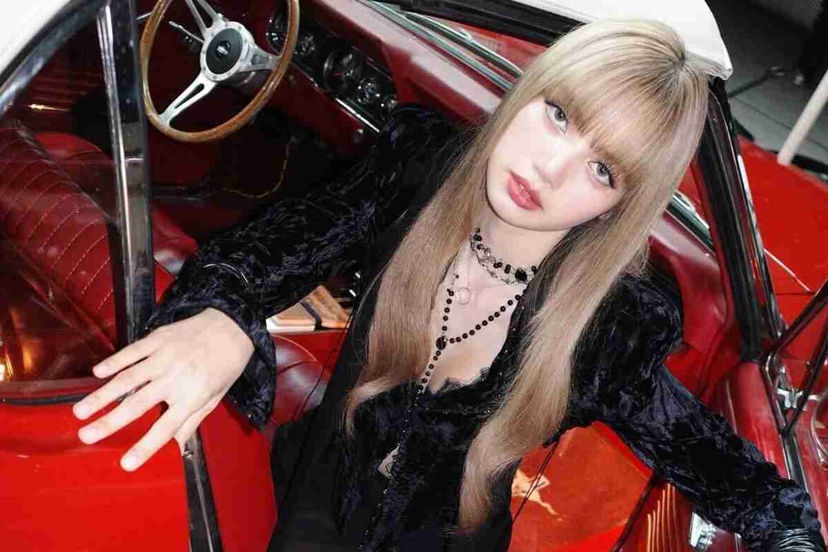 「毛に厳しいの日本だけ」BLACKPINK・リサ　水着ショットで写り込んだ産毛に脱毛論争勃発…“時代と逆行”の指摘も反対意見が相次いだワケ