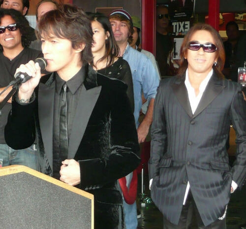 B’z、熊本地震の支援に3000万円寄付「皆さまの温かいご協力あってのこと」 - 音楽 : 日刊スポーツ