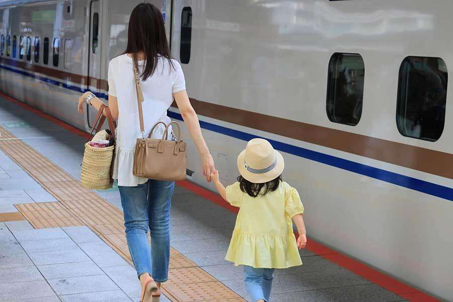 早めに予約した通路側の席に、見知らぬ母子が。車掌の呼びかけにも「目を閉じて無視」して居座られました。無理やり奪われた席は、結局“やったもん勝ち”になってしまうのでしょうか？（Hint-Pot） - Yahoo!ニュース