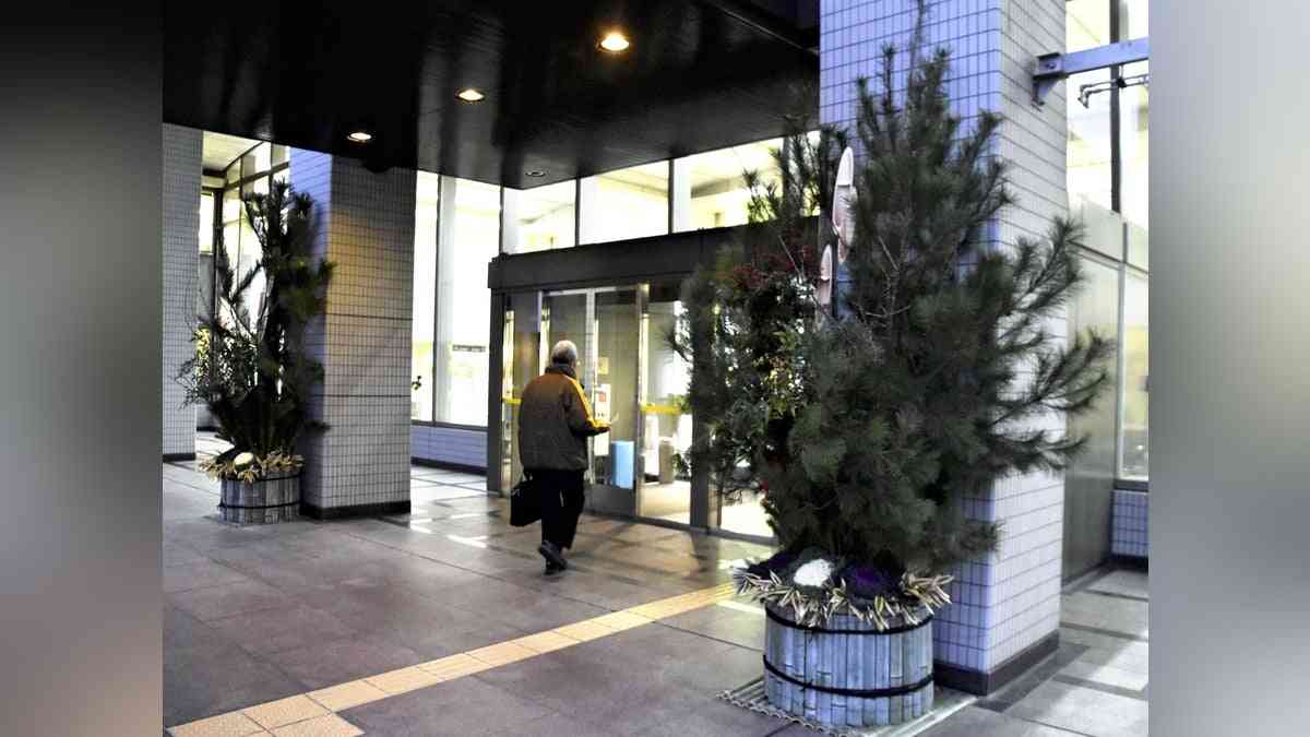 大阪府吹田市:上司を大声で責め立てる・机をたたいて威圧、「部下でも知識や経験を有し優越的」とパワハラ認定…４７歳職員を処分 : 読売新聞