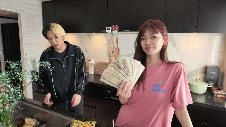 ヒカル“お金目当て疑惑”の恋人へ100万円プレゼント動画に「金で人の心を遊ぶな」行きすぎた悪ノリに集まる批判