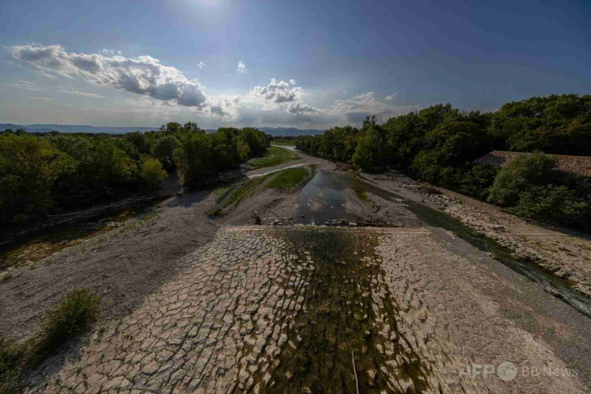 仏で干ばつ悪化、7割近くの地域で水利用制限（ＡＦＰ＝時事） - Yahoo!ニュース