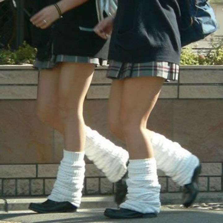 学生時代ルーズソックス履いてた人ー！のサムネイル
