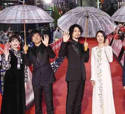 傘をさしてる芸能人が見たい☔️