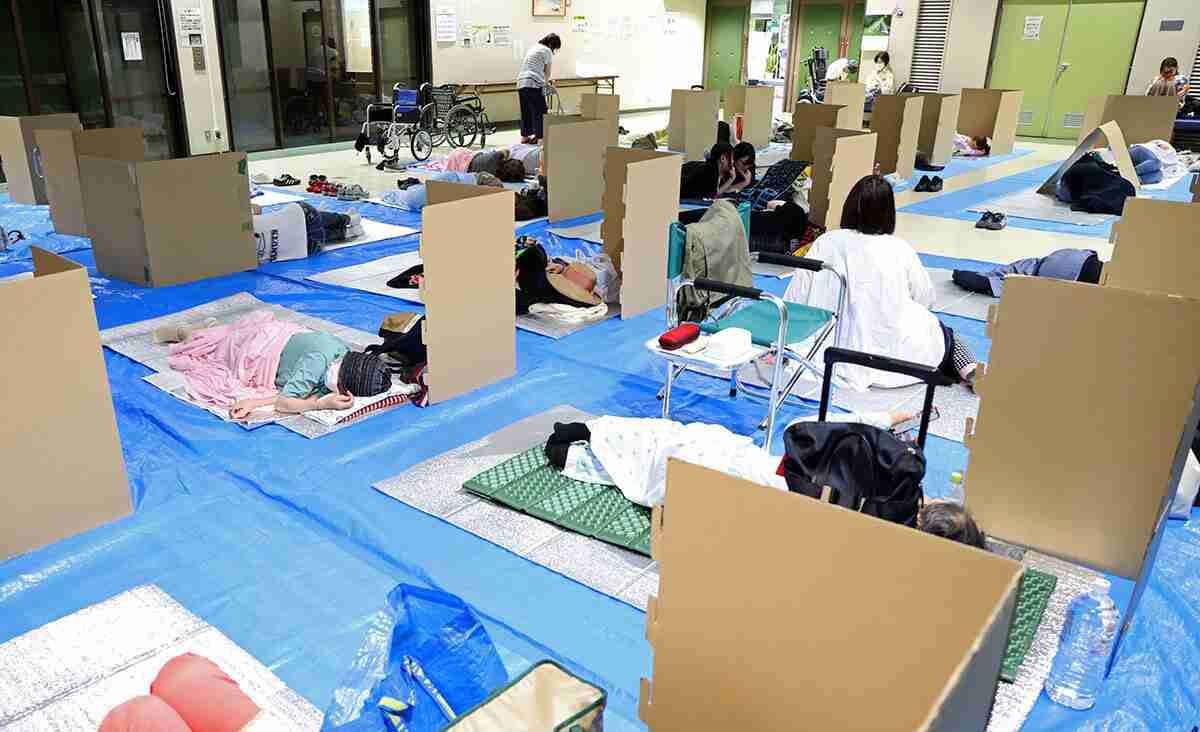 「まるで難民キャンプ」　避難所の劣悪な環境に専門家も「びっくりした」　車中泊にもリスクが　「熱したフライパンに飛び込むようなもの」