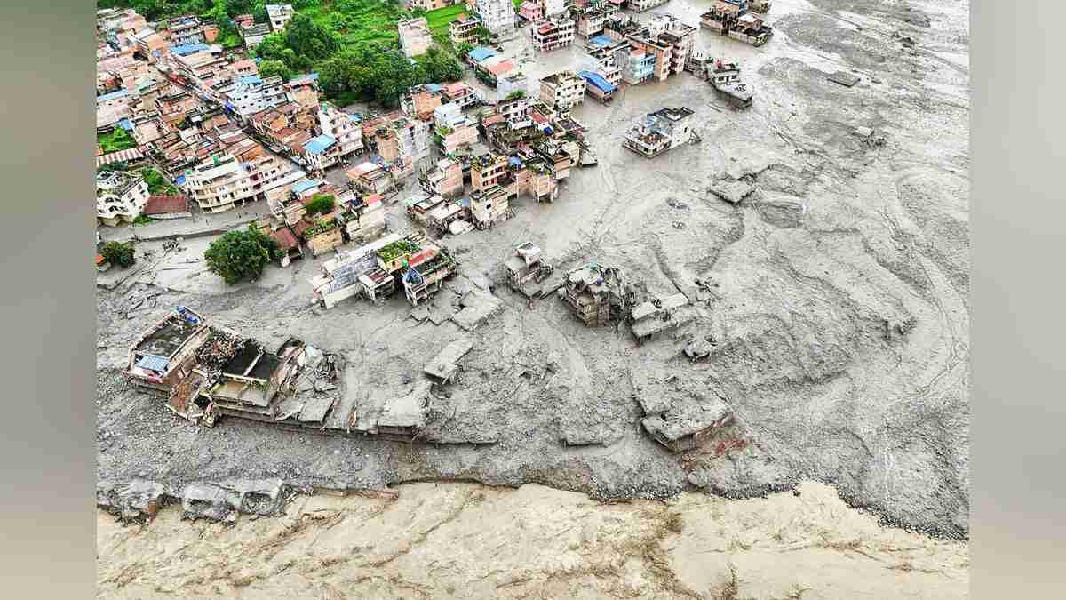 ネパール国境で大規模土石流、３５９人死亡・１４００人以上不明…不明の日本人５人は家族か : 読売新聞