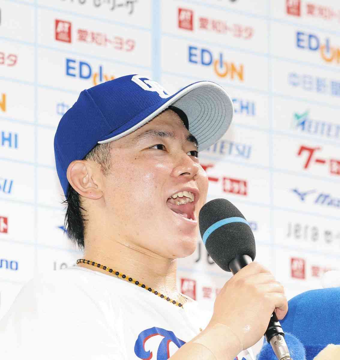 「キングからプレゼントを」 中日・村松開人、感謝の高級ブランド品ゲット！ ２ショットに祝福の声が続々 「名コンビ」「来年も楽しみ」（中日スポーツ） - Yahoo!ニュース