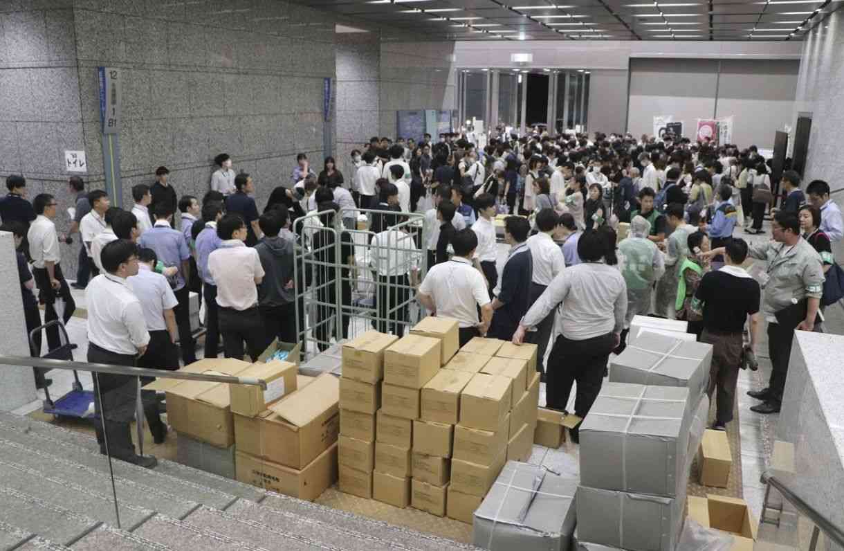千葉県内で大雨、3人が死亡　避難指示一時40万人超　特別警報解除も危険続く　土砂災害・浸水・河川増水に14日昼前まで厳重警戒