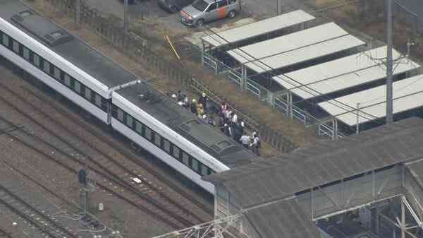 【速報】4人が特急列車と接触し重体　線路での作業中に　全員が意識不明　1人は列車とホームに挟まれたまま 東武日光線・新鹿沼駅