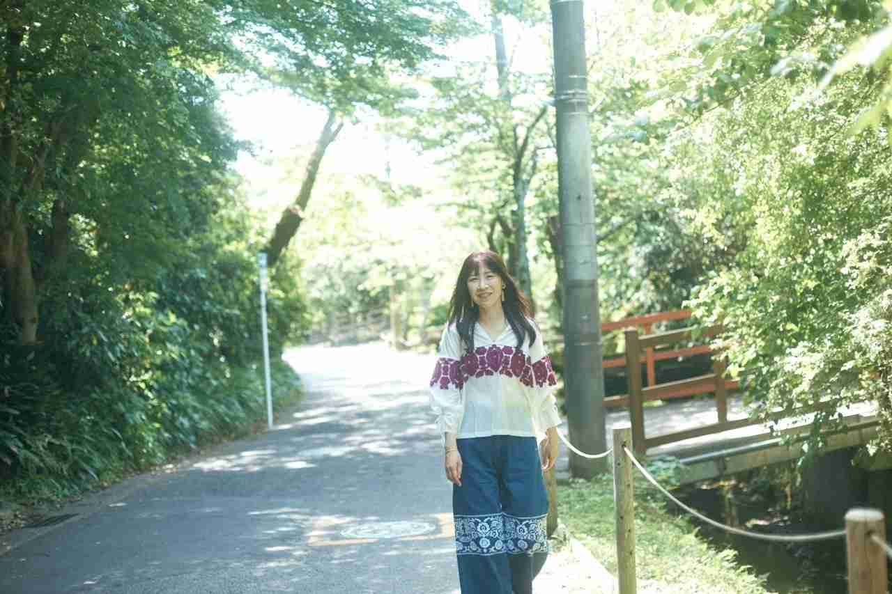 「子どもがいない人生」＝「孫のいない人生」に。くどうみやこさんが模索する「親」「おばあちゃん」という肩書きを持たないシニアとしての生き方（LEE） - Yahoo!ニュース