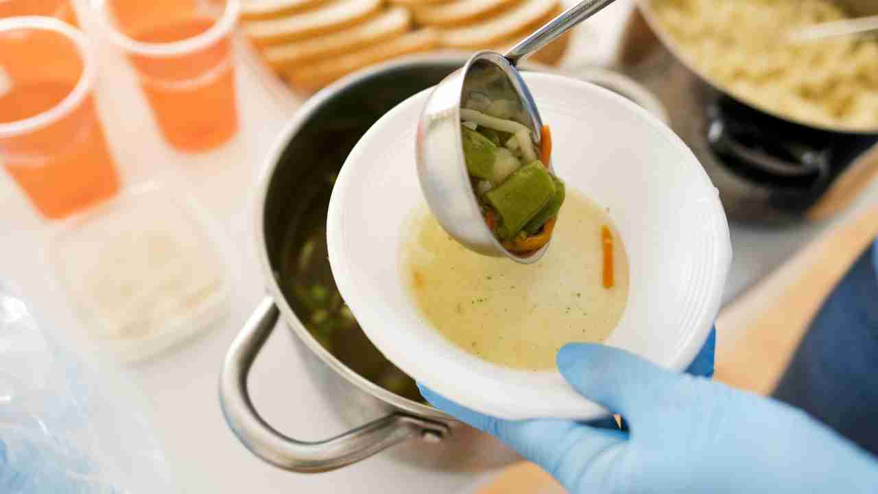 「夏休みの昼食問題」給食センターが提供する自治体も　貧困・ひとり親世帯での家計不安や食事回数減が顕在化 - 内外タイムス