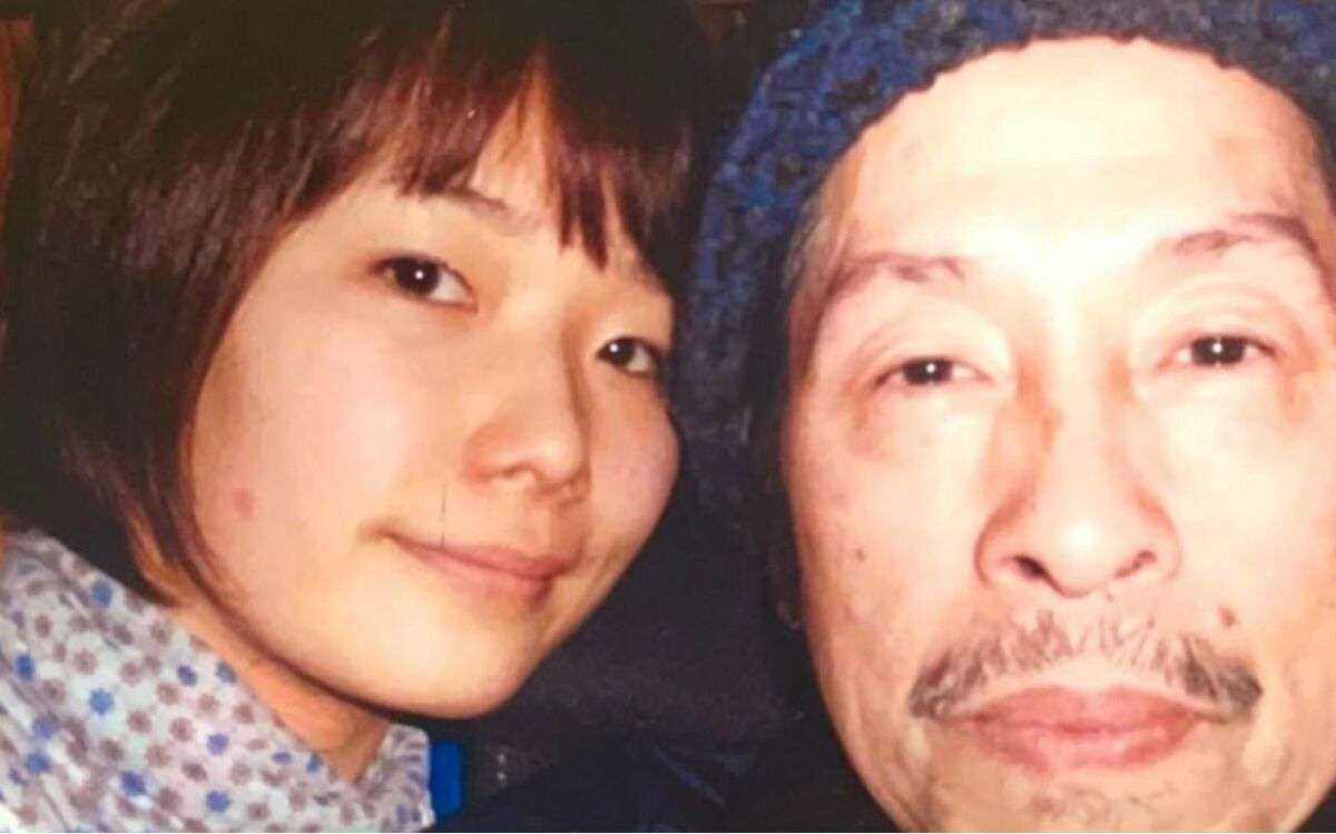 「先生には妻子がいた」「妻子がいつ戻ってくるか不安で…」伝説的漫画家と“41歳年の差婚”をした女性漫画家（44）が語る、結婚前に“謎の同居生活”を始めた理由 | 文春オンライン