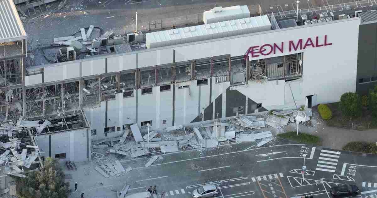 イオン、爆発事故で遺族に補償方針　イオンモール社長らが謝罪