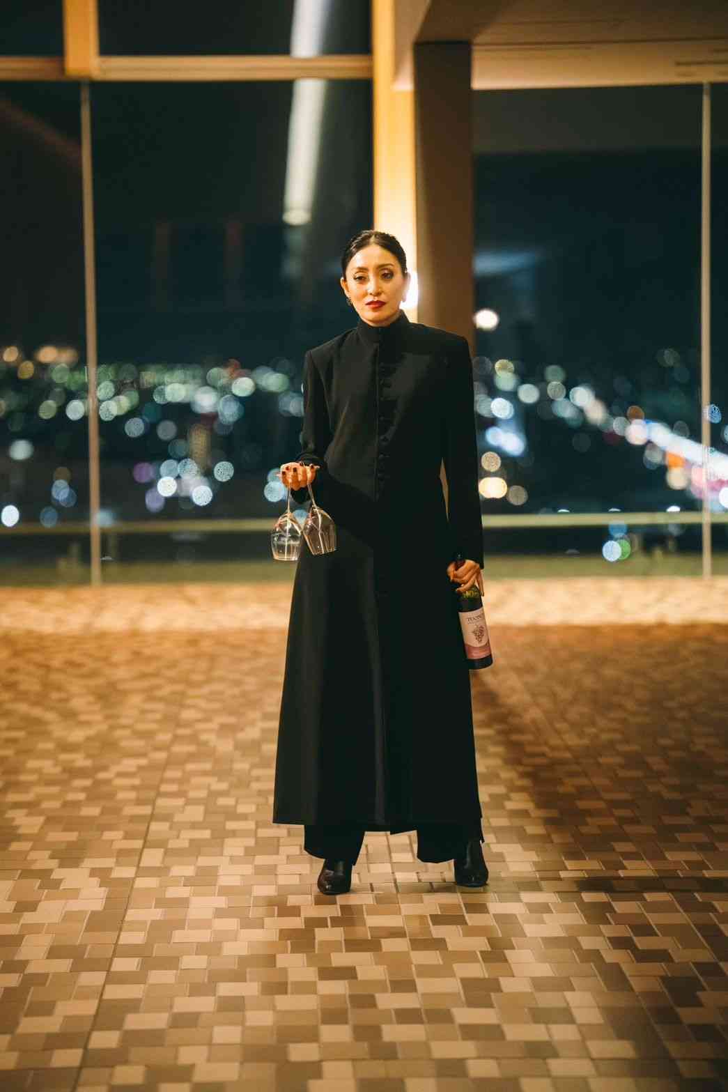 TBS日曜劇場『VIVANT』“謎の美女”役・宮下今日子の 夫は八嶋智人…本人が明かした「教祖と信者」「お小遣いゼロ」の恐妻家ぶり　