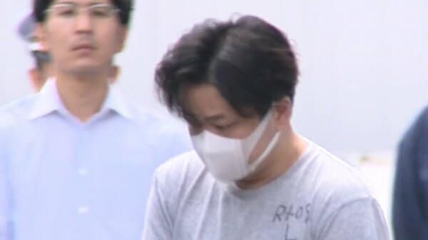 「一番くじ」でゴジラのフィギュアなど詐取の疑い　40歳男を逮捕　「5回」装い箱の中で28枚めくったか｜FNNプライムオンライン