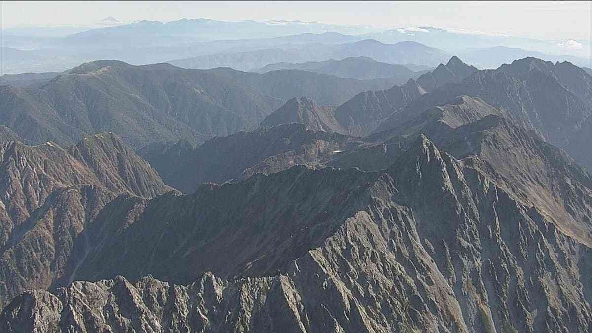 北アルプス槍ヶ岳の北鎌尾根付近で若い男性の遺体発見　尾根から数百メートル下の急斜面　県警のヘリコプターが捜索中に見つける　付近では男子大学生の行方がわからず　単独で1泊2日の予定で入山も連絡取れず | TBS NEWS DIG (1ページ)