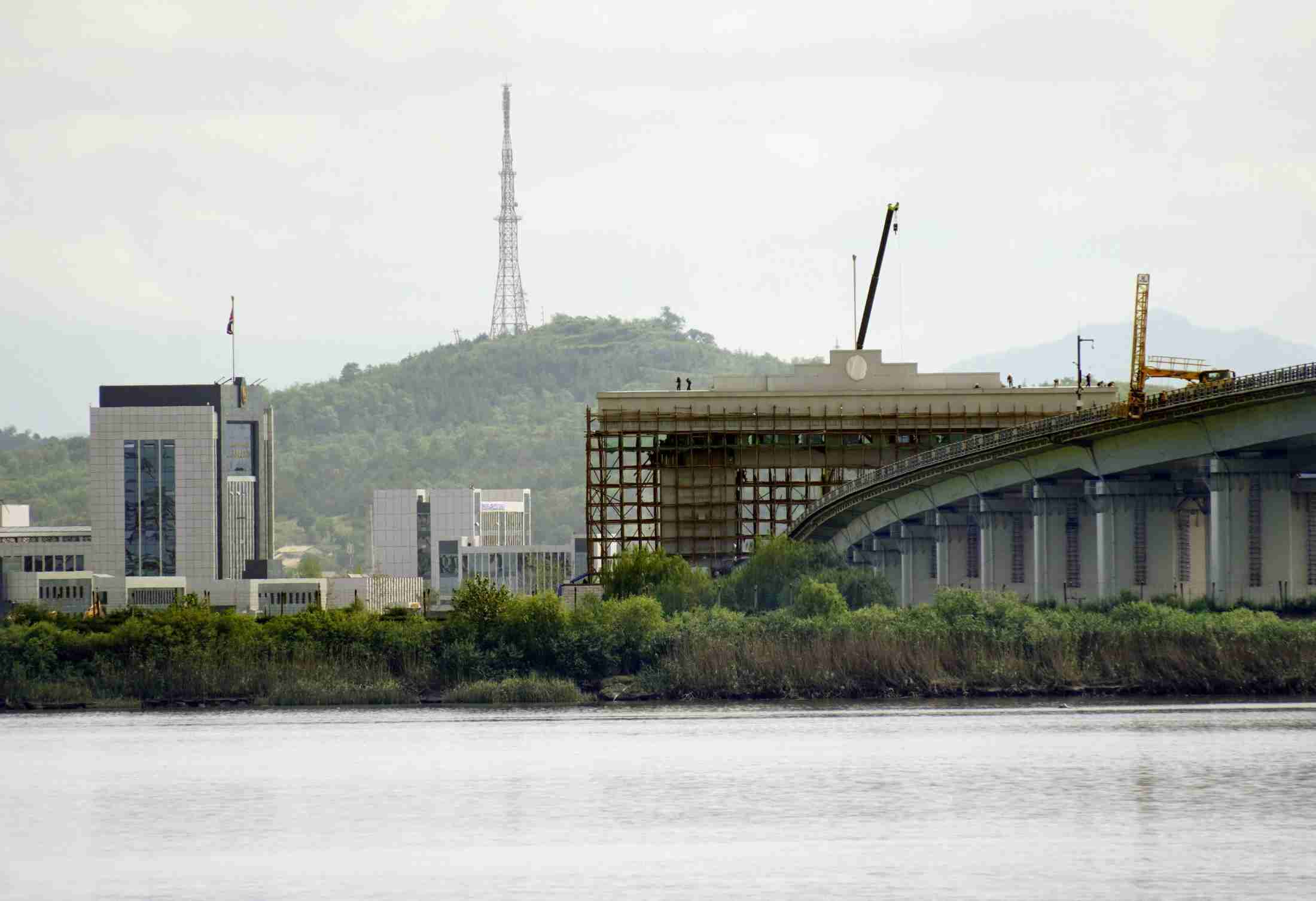 北朝鮮、中国国境に税関を建設　中朝鴨緑江大橋、開通へ大詰めか（共同通信） - Yahoo!ニュース