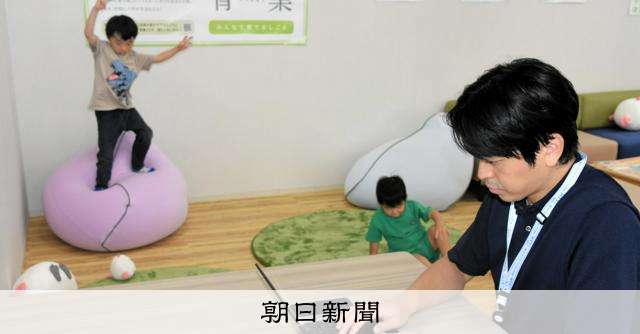 東京都庁で都職員が「子連れ出勤」体験会　「家より仕事しやすい」 [東京都]：朝日新聞