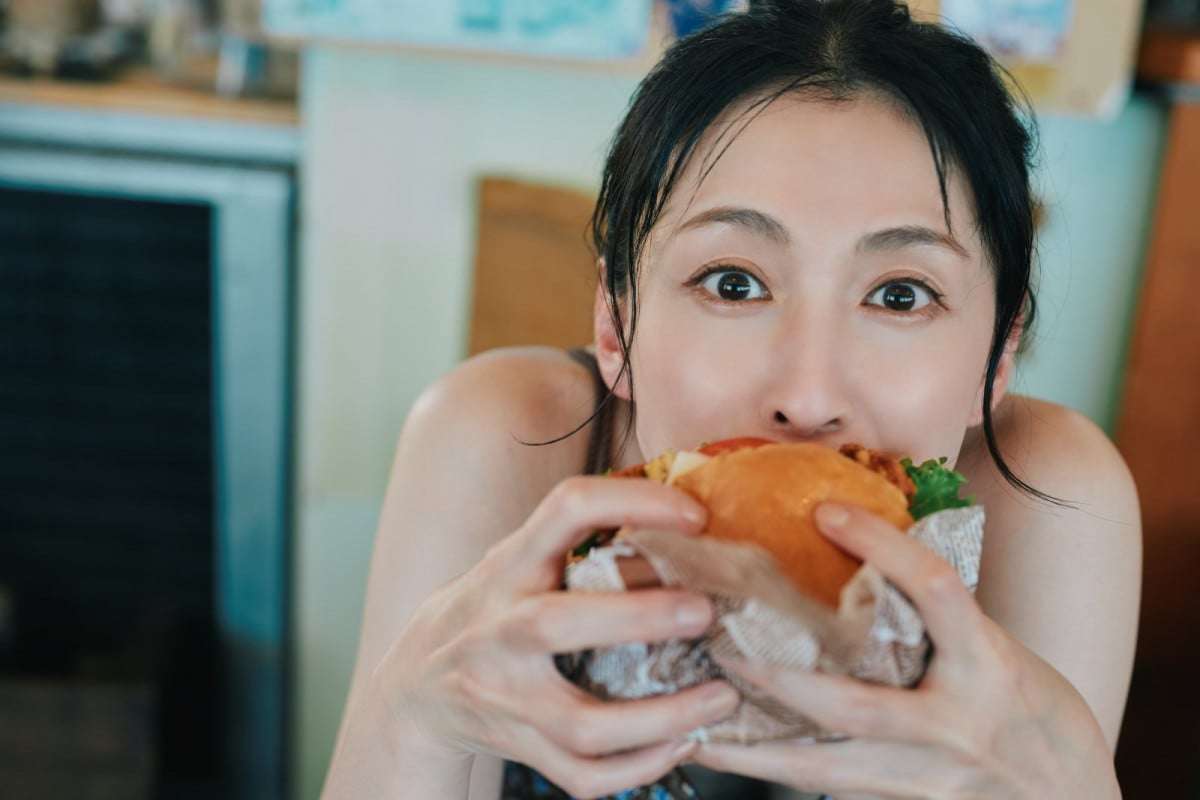 雛形あきこ、22年ぶり写真集に反響 48歳“水着グラビア”にも挑戦「なんと!!!」「おぉ~」「学生時代が蘇りました」