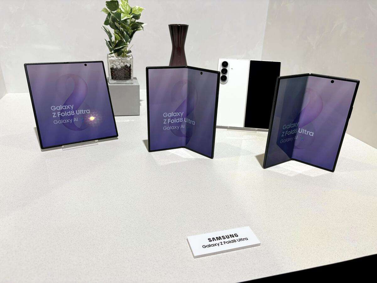 折りたたみスマホ続々、アップルも近く参入か…「大画面で動画視聴」「2画面で作業並行」アピールで差別化図る
