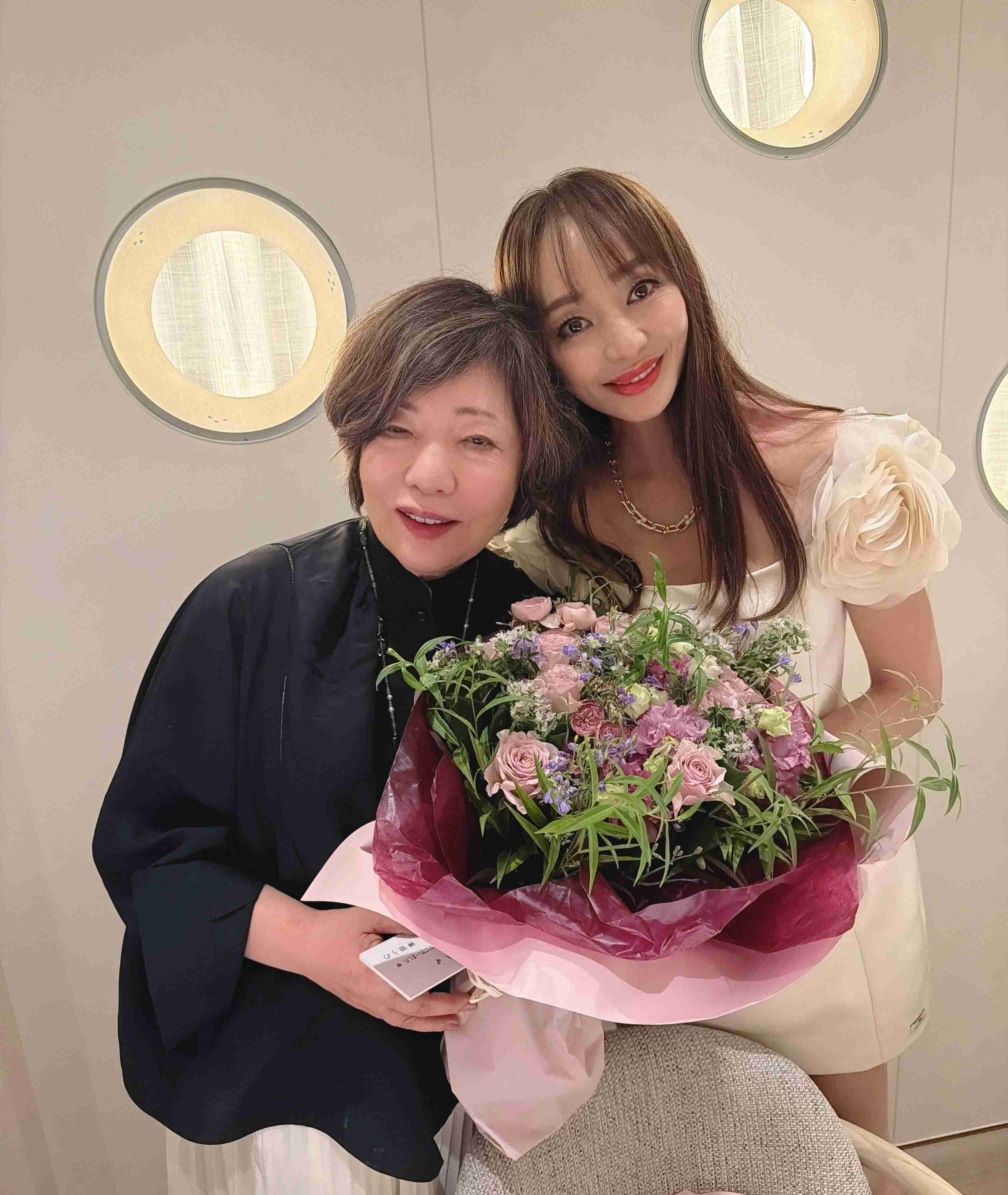 「72歳なんて思えない」セレブ会女子会、林真理子の最新ショットが話題「よくメンタル保てたなぁ」「胸を張っていい」