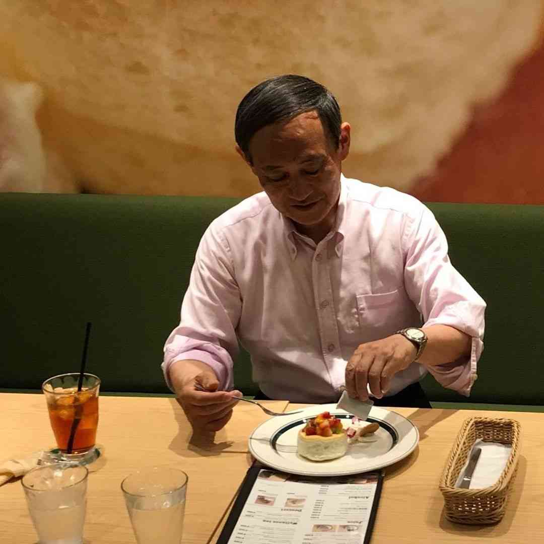 菅官房長官の好物がパンケーキという事で画像を検索してみたら孤独のグルメ感がハンパなかった「おじさんが食べてるだけなのに惹かれる…」