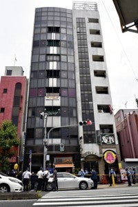 常連客の56歳男、殺人容疑で取り調べ…カラオケパブのオーナー女性死亡