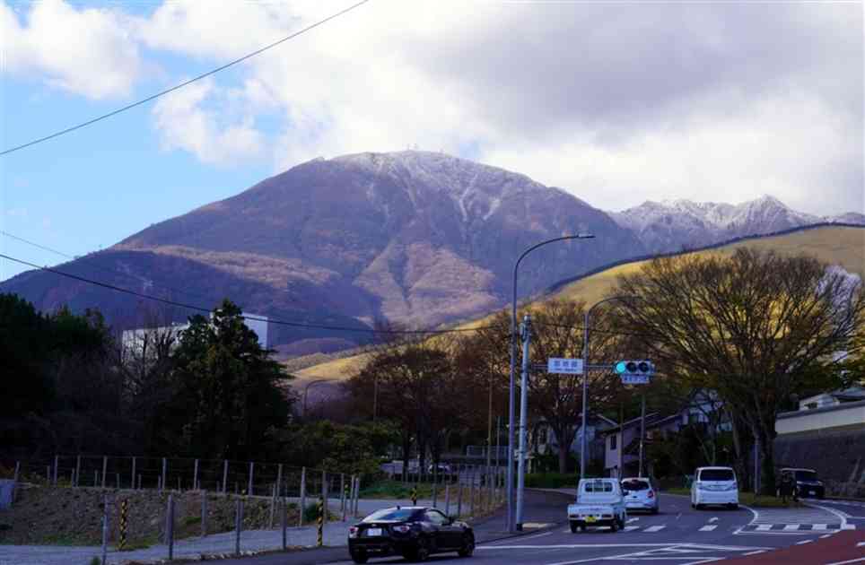 大分・鶴見岳周辺で地震211回　8日夜から増加　火山活動変化の可能性も　気象庁「レベル1」継続｜【西日本新聞me】