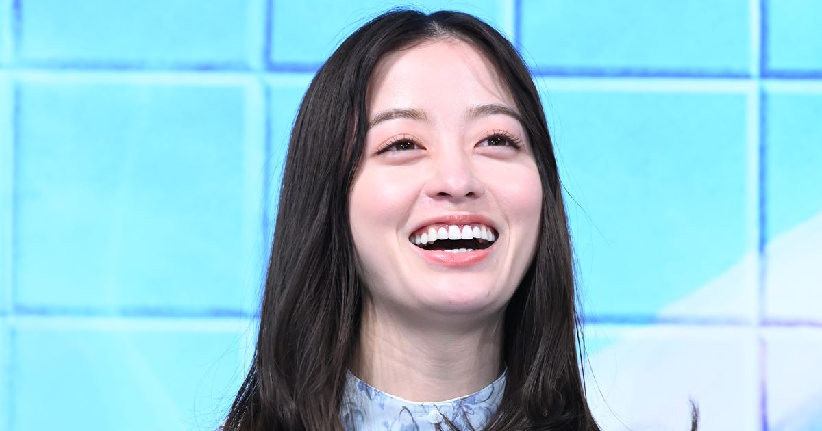 橋本環奈「いつか弁護士演じたい」硬派女優への憧れにあった“裁判所勤務”厳父の影響 | 女性自身