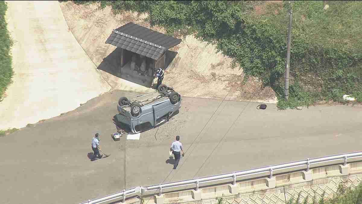 「車が落ちた」高齢女性2人を病院に搬送　お参りに来て駐車場から転落か　福岡