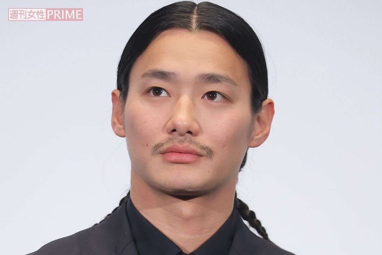 野村周平、ユニクロ“モデル美女”・石田夢実と熱愛報道！下半身強調の「過激すぎる三角水着」公開でネットざわつき | 週刊女性PRIME
