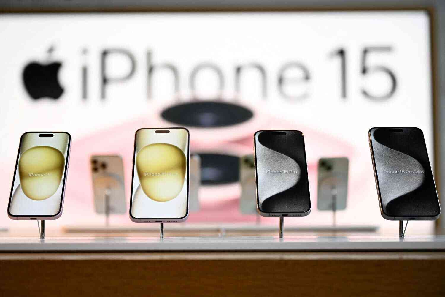 大阪税関が見つけた中国向け「ニセiPhone」は消費税不正還付の道具だった〈背後に大がかりな偽造グループか〉（文春オンライン） - Yahoo!ニュース