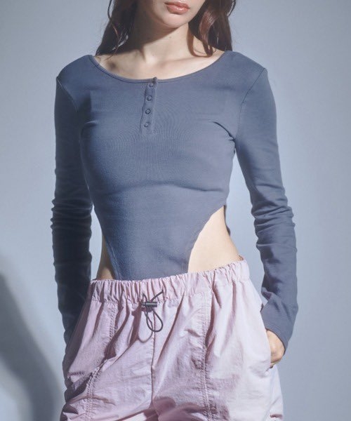 俳優・染谷俊之さん「女性に流行している、レオタード?みたいに下に繋がってる服…あれさ、どうなってんの!?」→数年前からの流行りらしいが、女性たちも困惑している模様