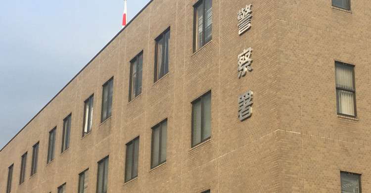 「駐車違反見てただけ」 タイヤパンクさせた疑いで男逮捕 | 事件事故 | カナロコ by 神奈川新聞