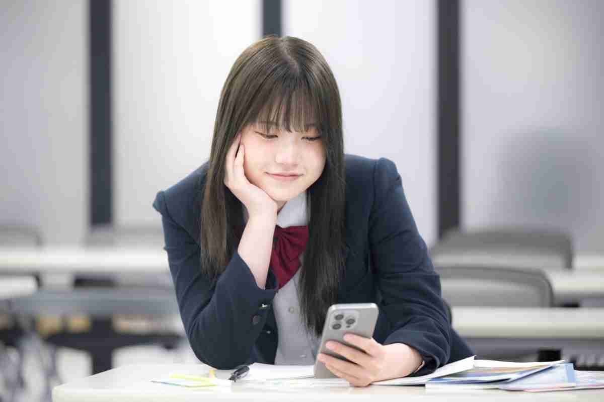 高3の娘が“20万円”する「iPhone 16 Pro Maxが欲しい」と言います。「写真がきれいに撮れる」そうですが、インスタやTikTok投稿のためなら“12万円のモデル”で十分ですよね？|ファイナンシャルフィールド|子育て