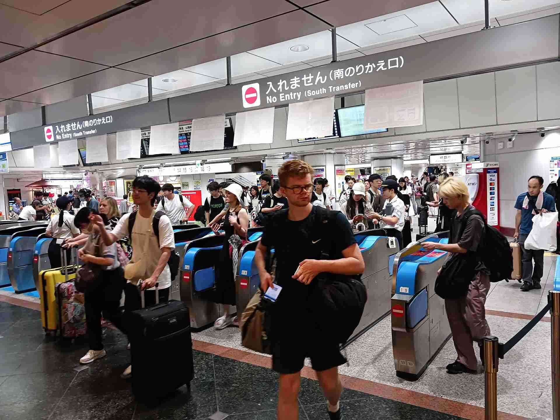 中国人観光客「半減」で吹き飛んだ5210億円　それでも全体消費額は前年超え、訪日客全体もほとんど減っていない