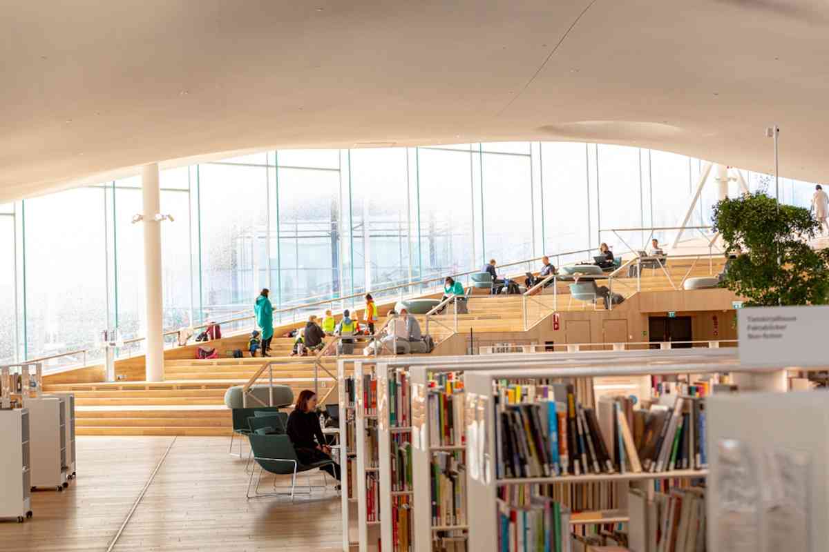 新しいお洒落な図書館が羨ましい
