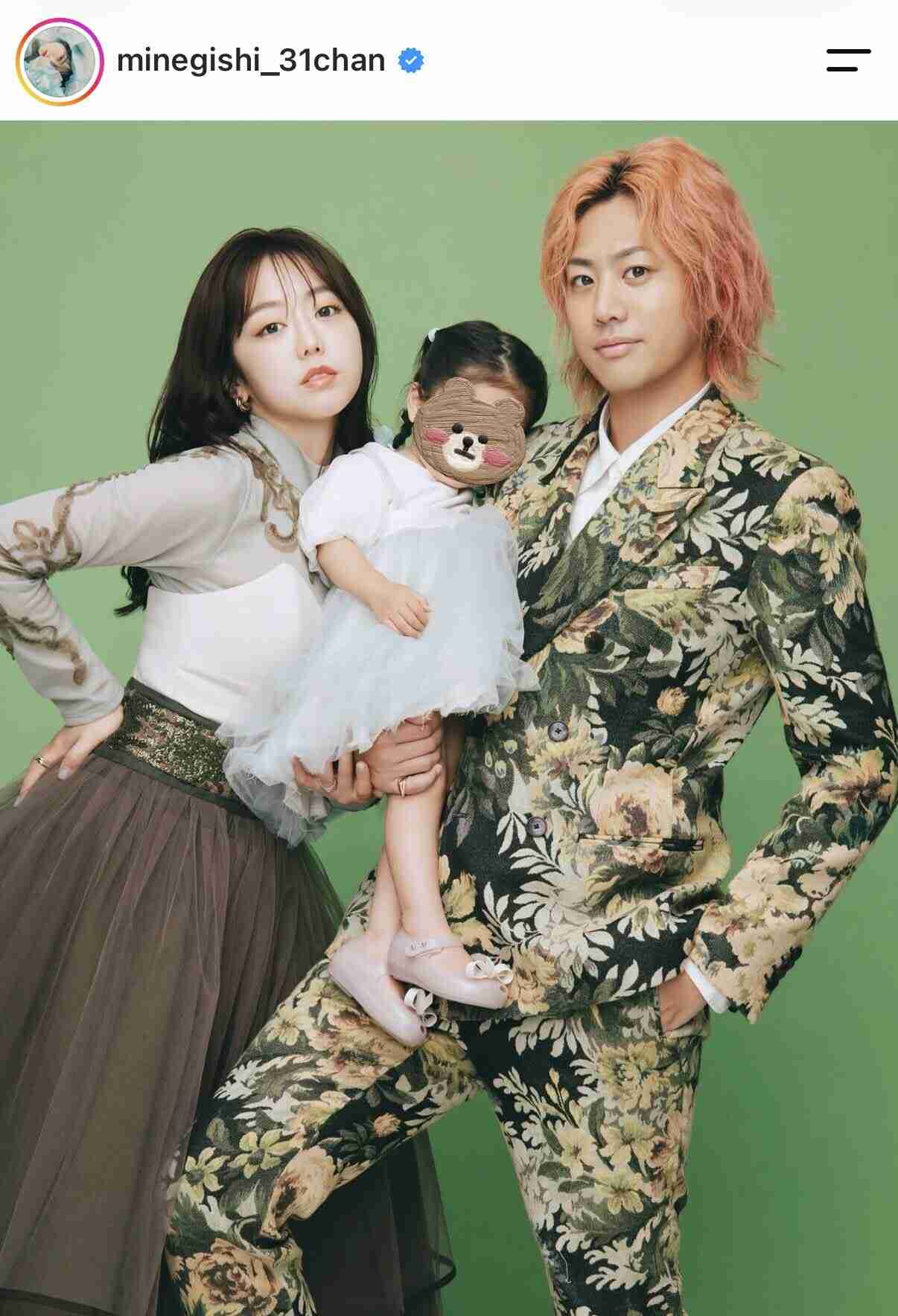 結婚4周年、峯岸みなみが家族写真アップ「てっちゃんといる時本当綺麗」「相変わらずラブラブ」