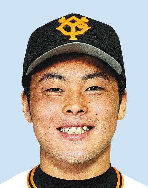 巨人期待の強肩捕手・山瀬慎之助が「年上女性タレントと真剣交際」! 幸せいっぱい”お揃いコーデ”姿
