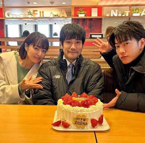 芸能人が誕生日を祝ってる画像を貼るトピ