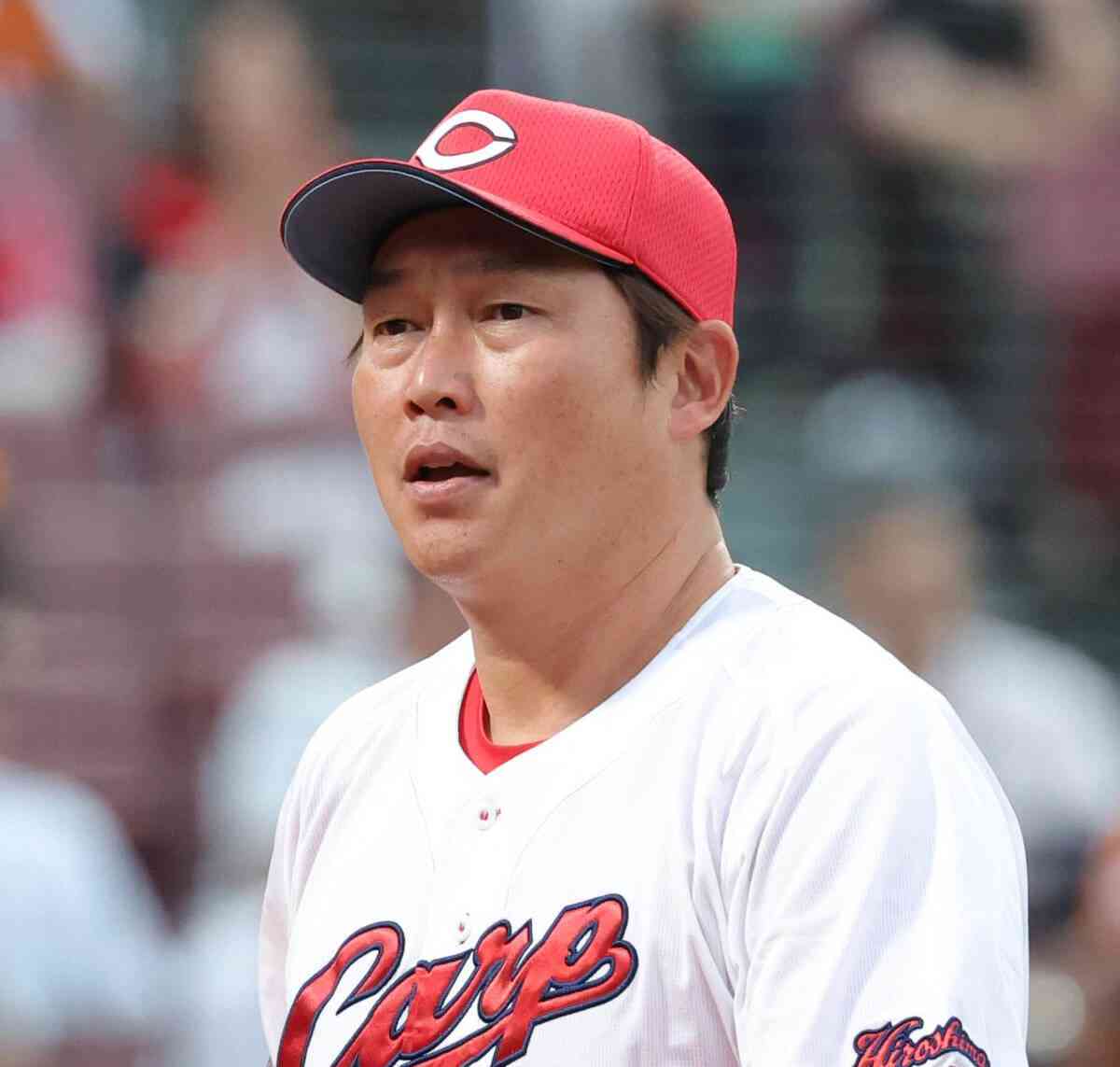 【広島】新井貴浩監督が続投へ　シーズン中に３度、球団に辞意伝える…「ゾンビたばこ」を巡る激動シーズン　来季５年目は高い求心力で根本的な立て直しを目指す - スポーツ報知