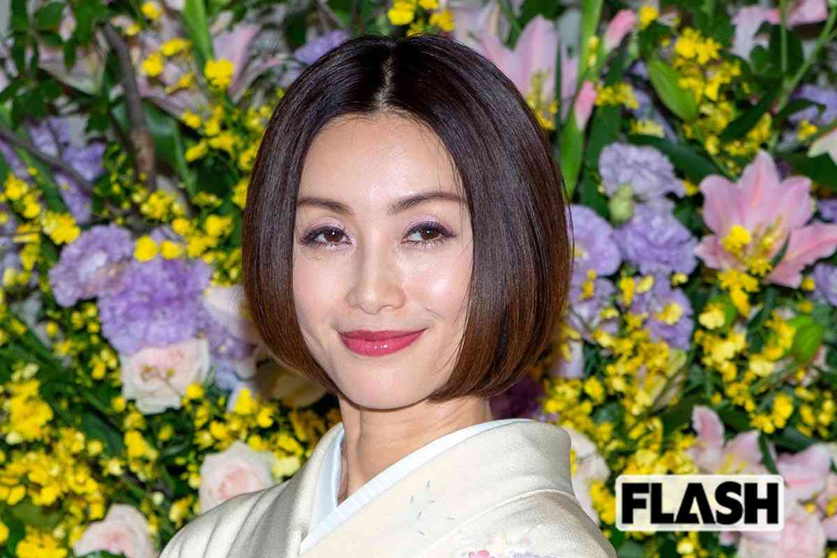 【熊本で炊き出し】酒井法子の慈善活動に「55歳に見えない」驚きの声…“やらかし”後の地道な歩み | Smart FLASH/スマフラ[光文社週刊誌]