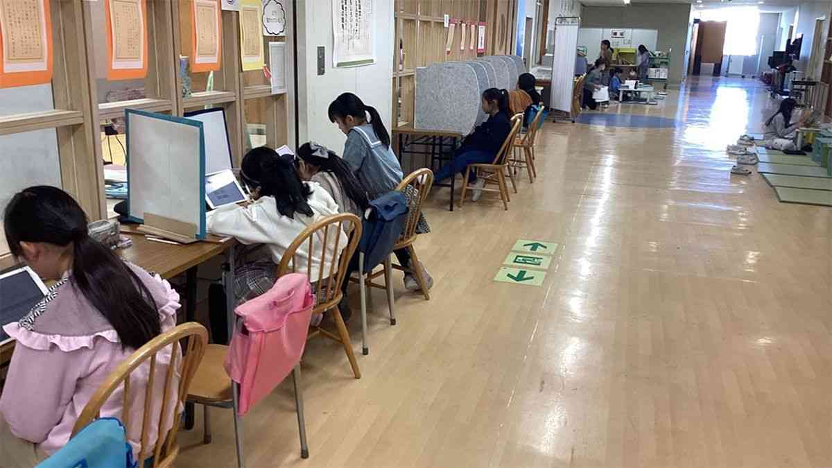 ｢廊下を歩く子｣を教室に戻さない…児童700人超の公立小が｢一斉指導｣をやめたら→