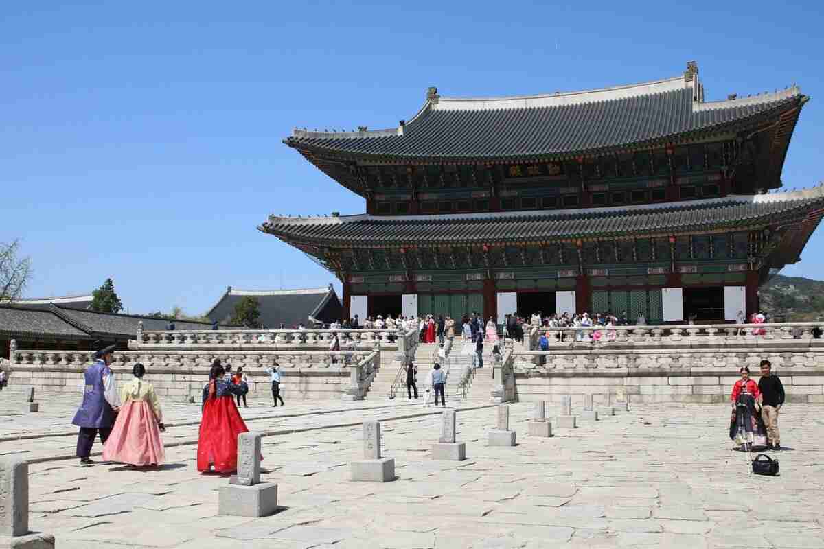 ソウルの観光名所・景福宮の敷地内で中国人観光客が排便か、迷惑行為が増加＝韓国ネット激怒